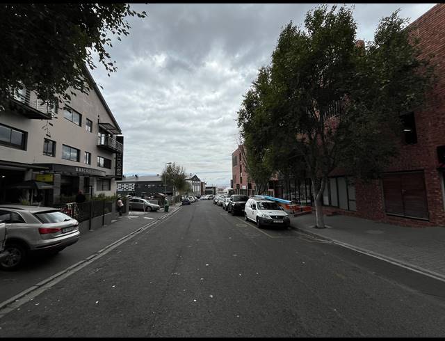 343M² BUSINESS TO LET IN WOODSTOCK